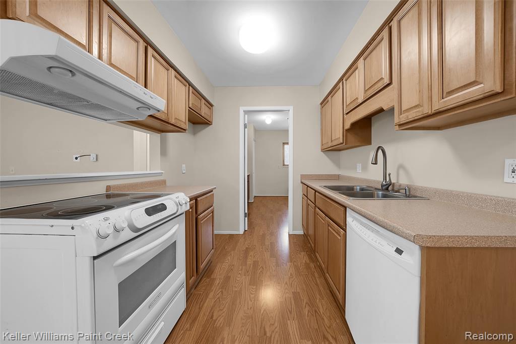 809 Corners Court, 23, Lake Orion, MI 48362 — Photo 9
