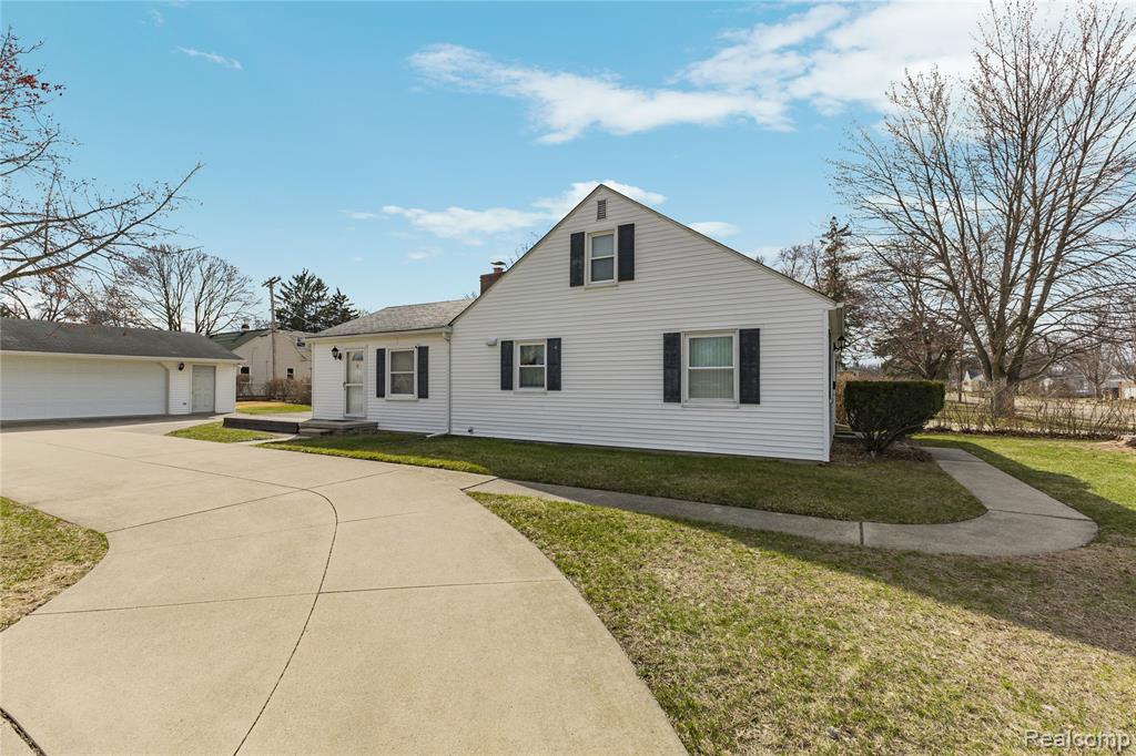 684 Greylock Street, Belleville, MI 48111 — Photo 32