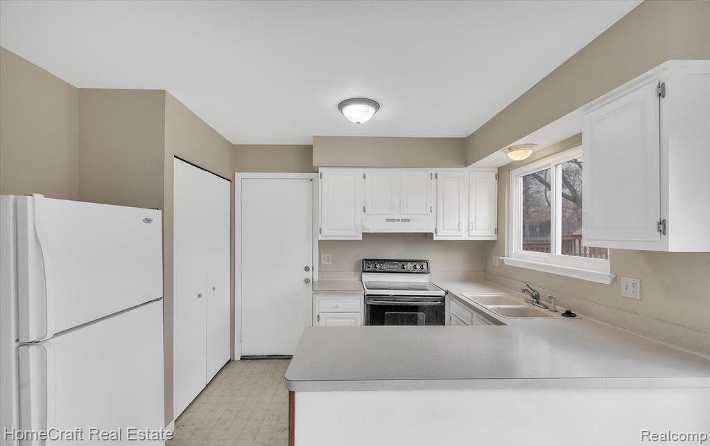 9224 PANAMA Avenue, Ypsilanti, MI 48198 — Photo 10