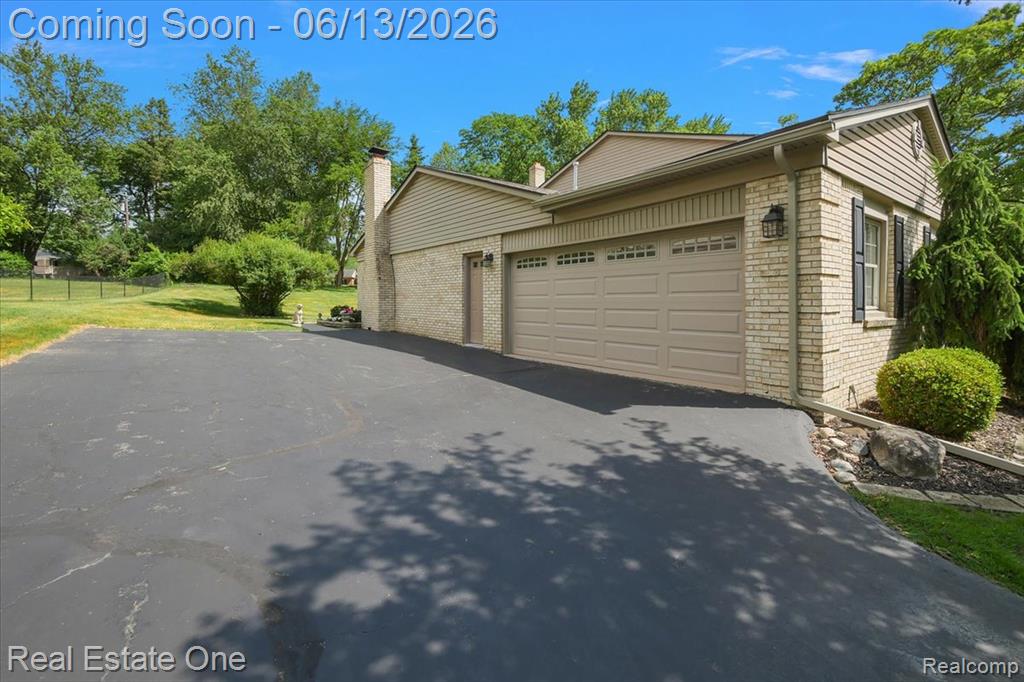 1854 Ludgate Lane, Rochester Hills, MI 48309 — Photo 8