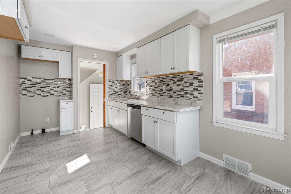 6124 LODEWYCK Street, Detroit, MI 48224 — Photo 17