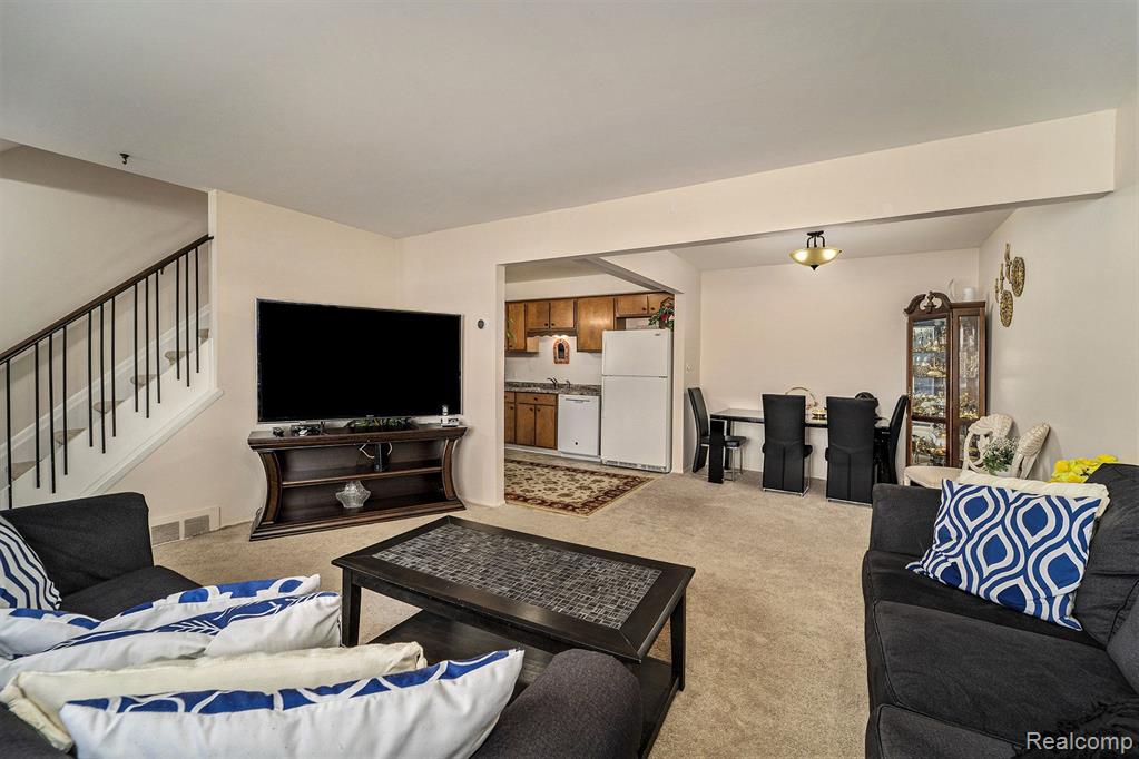 29972 CITY CENTER Drive, 3, Warren, MI 48093 — Photo 7