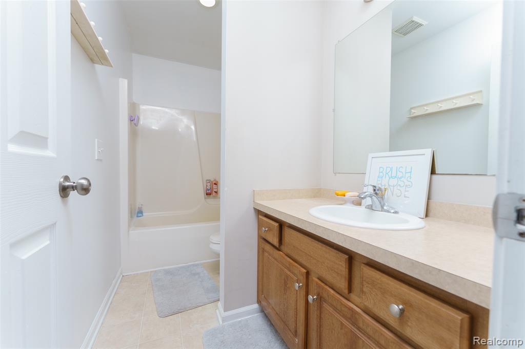 10887 Mackinaw Trail, Fowlerville, MI 48836 — Photo 18