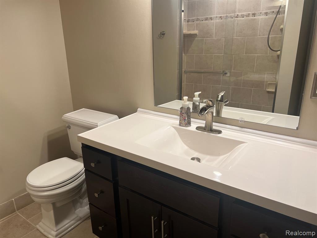 7547 MANOR Circle, 201, Westland, MI — Photo 13