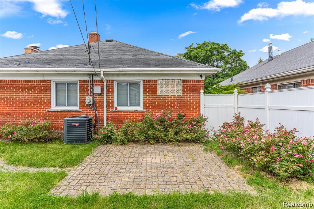 5944 Hubbell Street, Dearborn Heights, MI 48127 — Photo 10