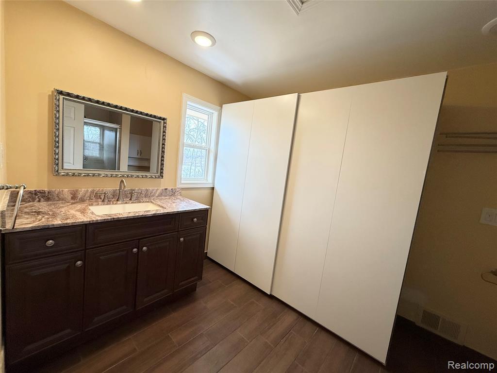 6842 Indian Creek Drive, West Bloomfield, MI — Photo 18