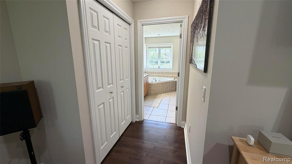 2380 Houghton Hollow Drive, Lansing, MI 48911 — Photo 27