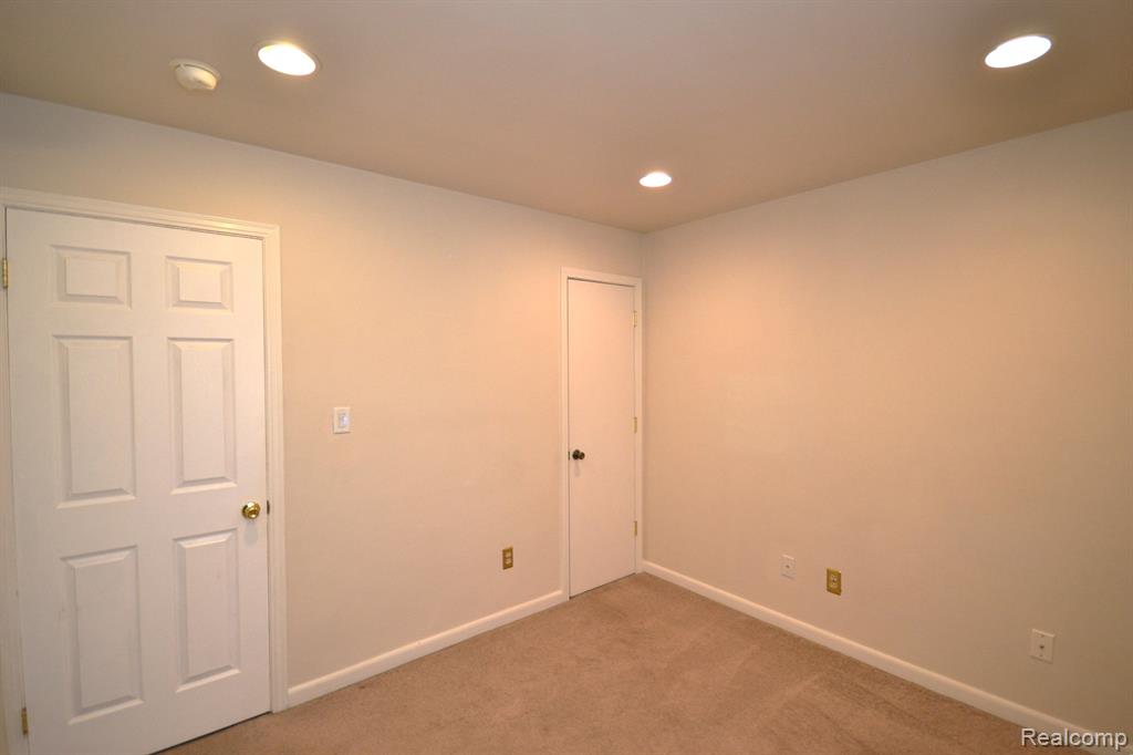 4082 ROYAL Avenue, Berkley, MI 48072 — Photo 17