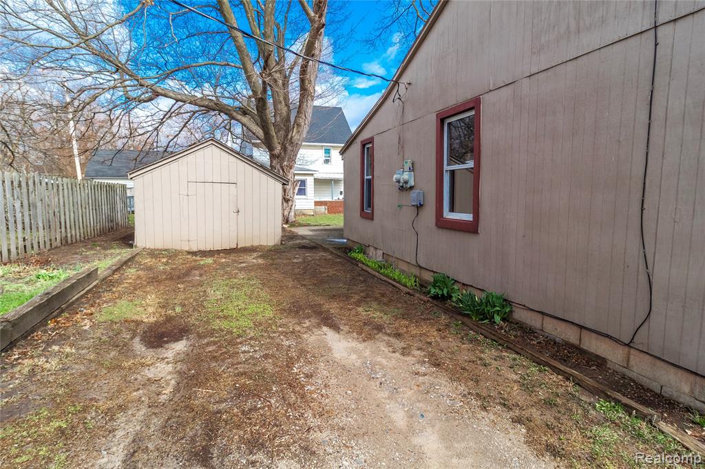 6 Law Street, Lapeer, MI 48446 — Photo 17