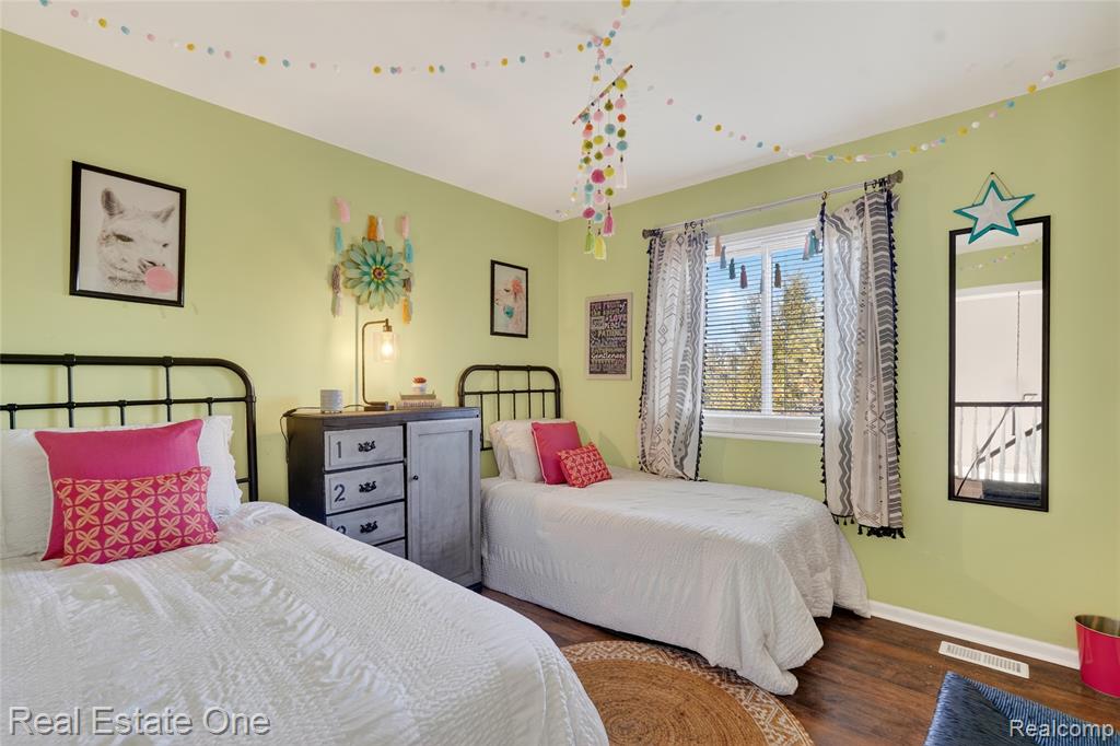 564 Dorchester Way, Milford, MI 48381 — Photo 32