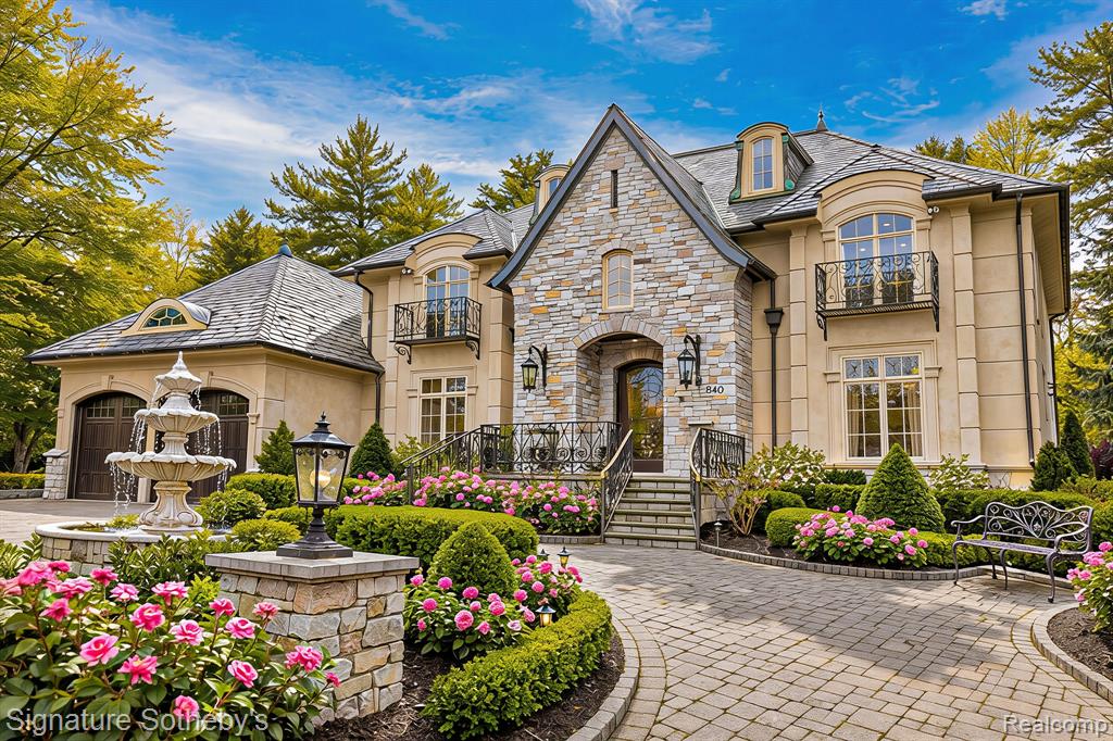 840 Lakeside Drive