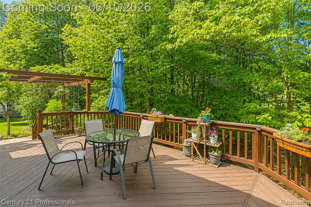 425 Cherry Grove Lane, Walled Lake, MI 48390 — Photo 6