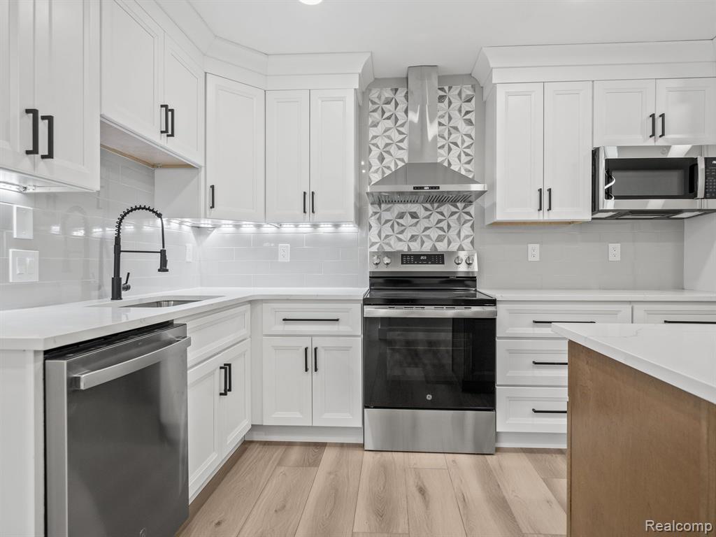 6943 Pebble Park Circle, West Bloomfield, MI — Photo 11