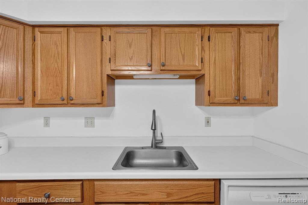 61171 Greenwood Drive, South Lyon, MI 48178 — Photo 18