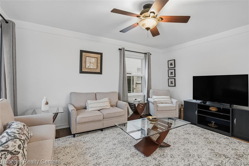 9376 Dixie, Redford, MI 48239 — Photo 4