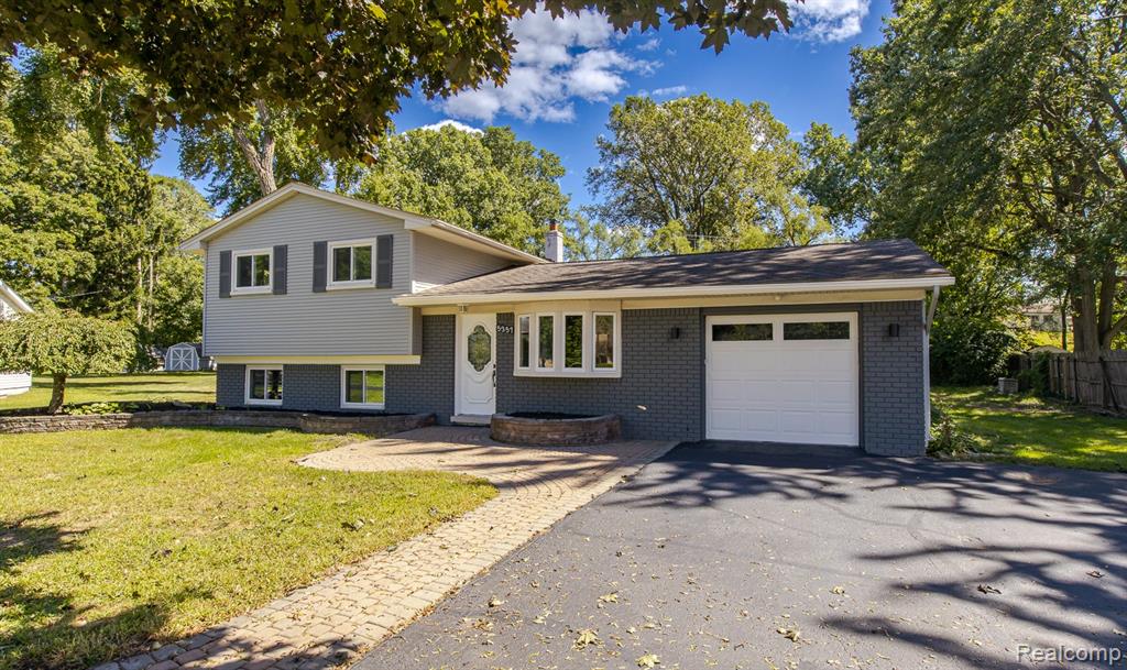 5357 Farm Road, Waterford, MI 48327 — Photo 2