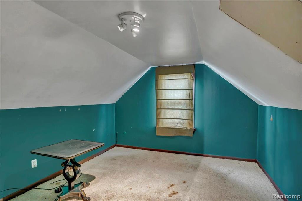 7556 SAINT MARYS Street, Detroit, MI 48228 — Photo 17