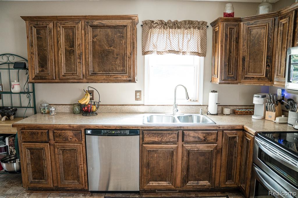 2757 S Lake Pleasant Road, Metamora, MI 48455 — Photo 3