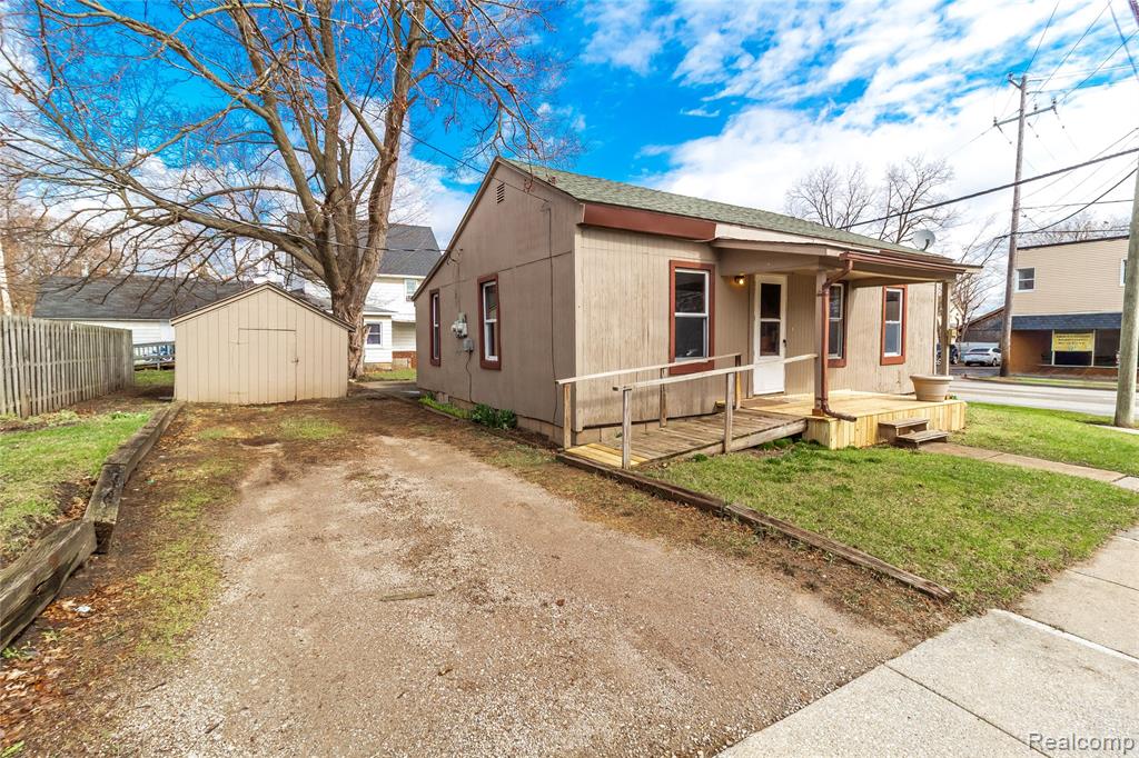 6 Law Street, Lapeer, MI 48446 — front exterior