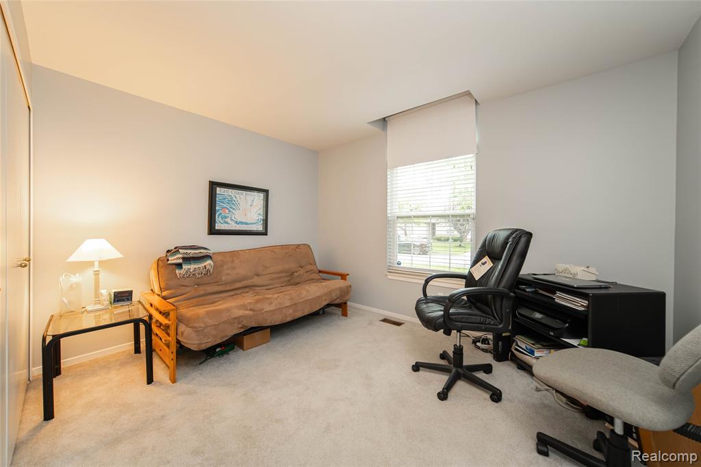 2090 Pleasant Drive, Commerce Twp, MI 48390 — Photo 11