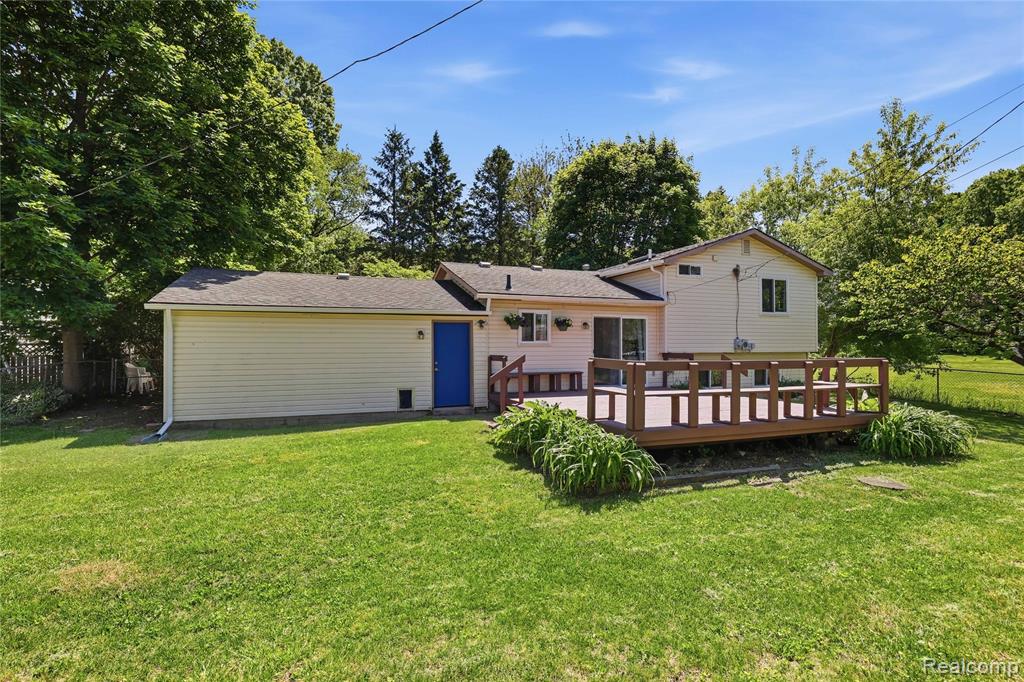 5069 Warmbriar Drive, White Lake, MI 48383 — Photo 31