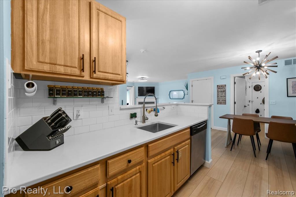 426 Marigold Circle, Westland, MI — Photo 11
