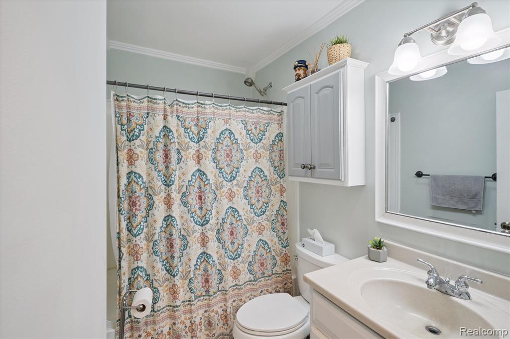 7474 River Vista Street, Utica, MI 48317 — Photo 25