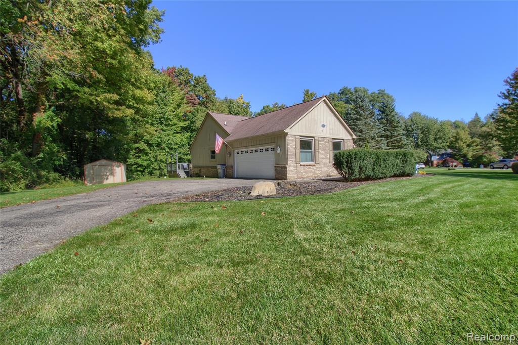 8845 Dann Drive - Photo 3