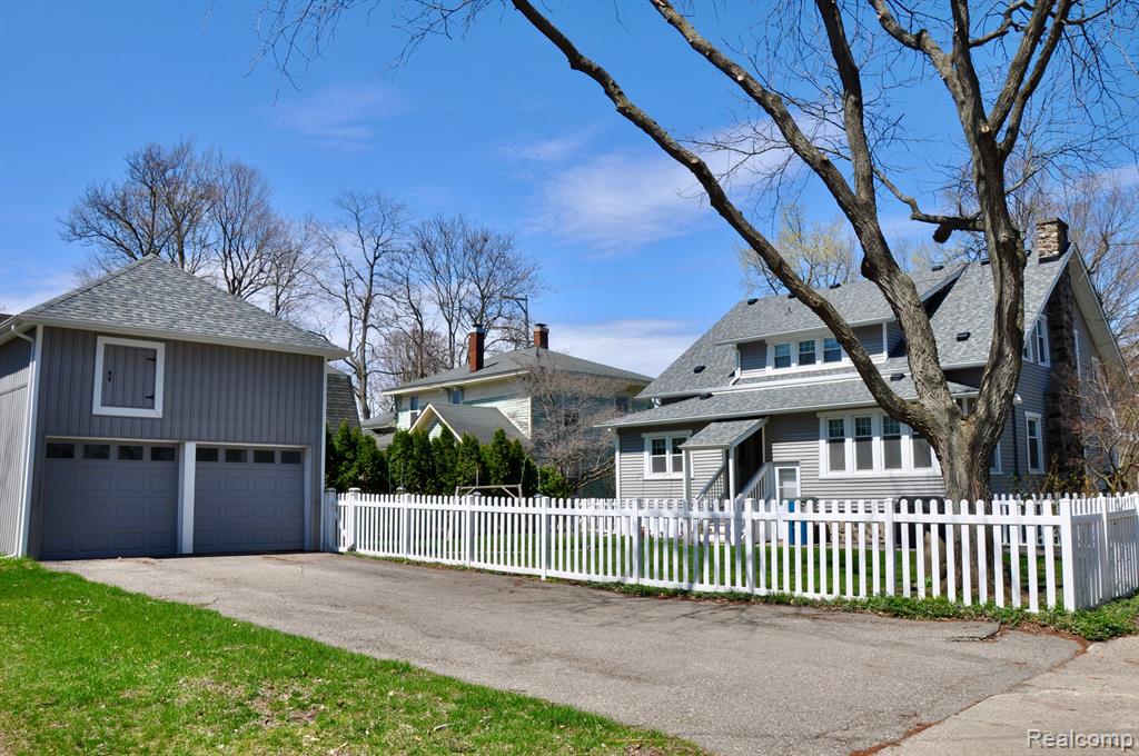 608 E MAPLE Street, Holly, MI 48442 — Photo 9