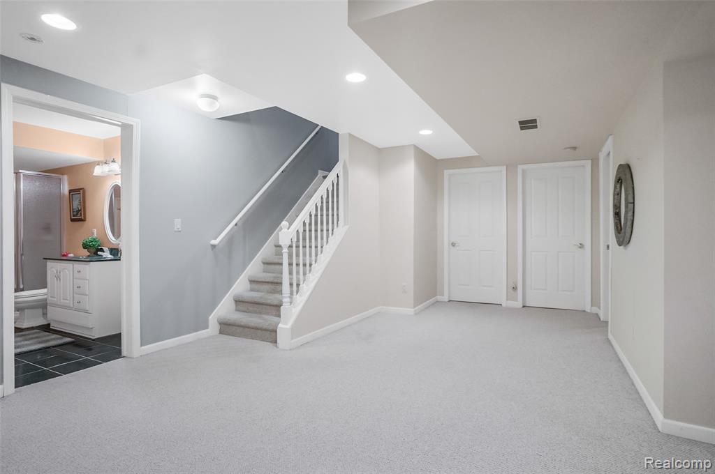 16822 Lochmoor Circle W, Northville, MI 48168 — Photo 34