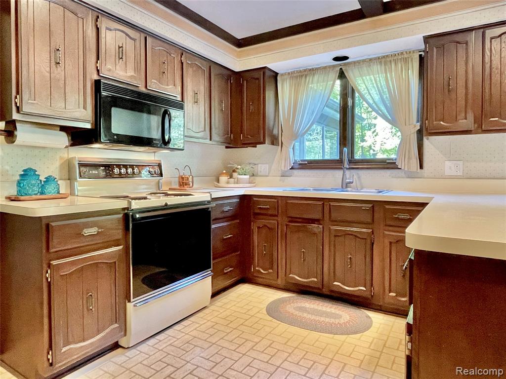5962 Oakland Valley Drive, Rochester, MI 48306 — Photo 11