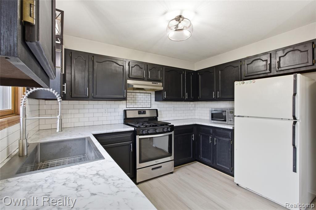 631 Tyler Lane, Canton, MI 48188 — Photo 10