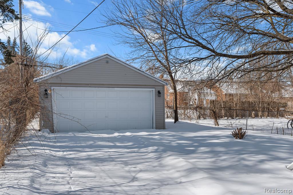 9589 MANSFIELD Street, Detroit, MI 48227 — Photo 16