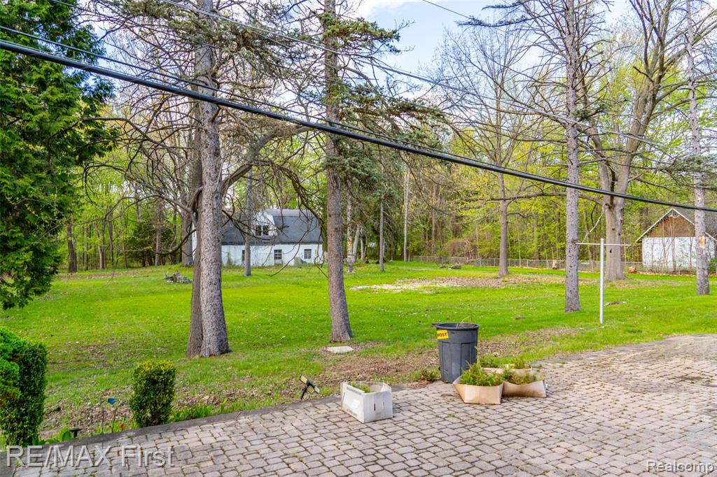 17397 Millar Road, Clinton Twp, MI 48036 — Photo 26