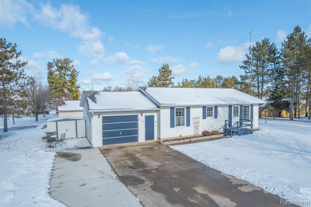 715 E TURNER Street, Mayville Vlg, MI 48744 — front exterior