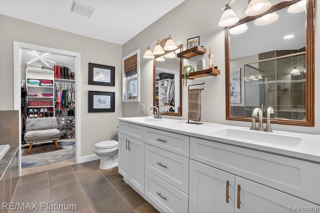 2206 Moorlands View, Howell, MI 48855 — Photo 16