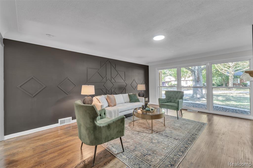 18755 Cambridge Boulevard, Lathrup Village, MI 48076 — Photo 8