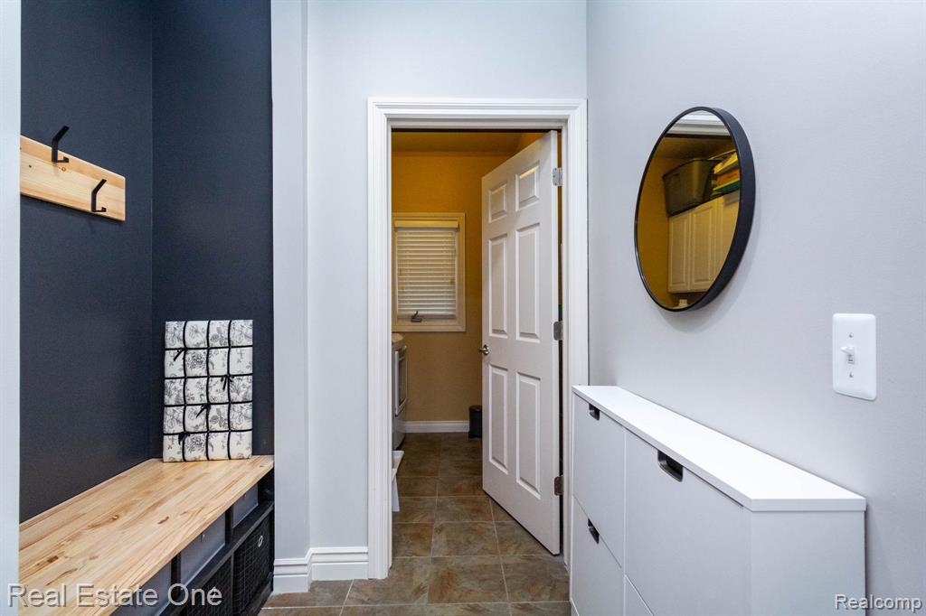 6536 Chatham Circle, Rochester Hills, MI 48306 — Photo 48