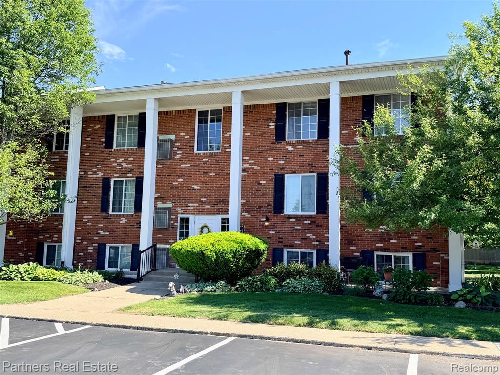 507 W Highland Road, 11, Howell, MI 48843 — front exterior