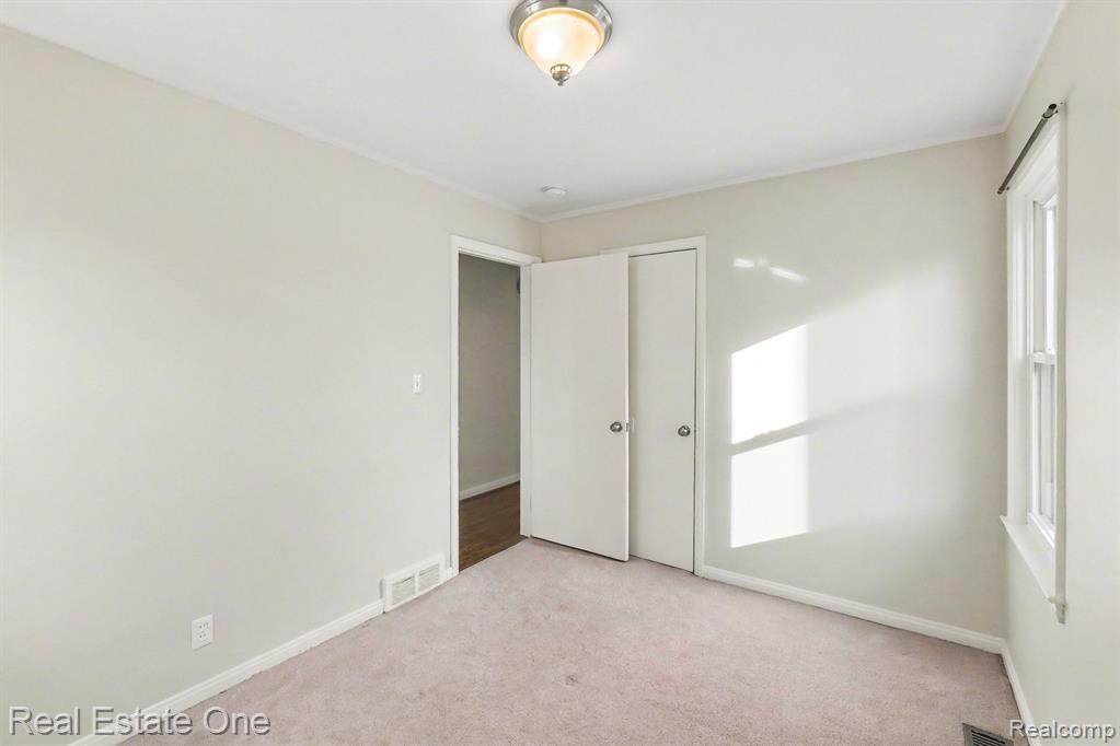 421 W Kalama Avenue, Madison Heights, MI 48071 — Photo 18
