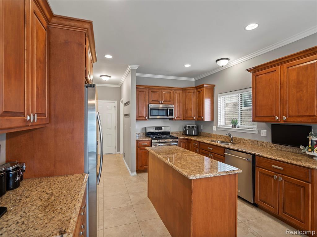45877 ANDREW Drive, Macomb, MI 48044 — Photo 16