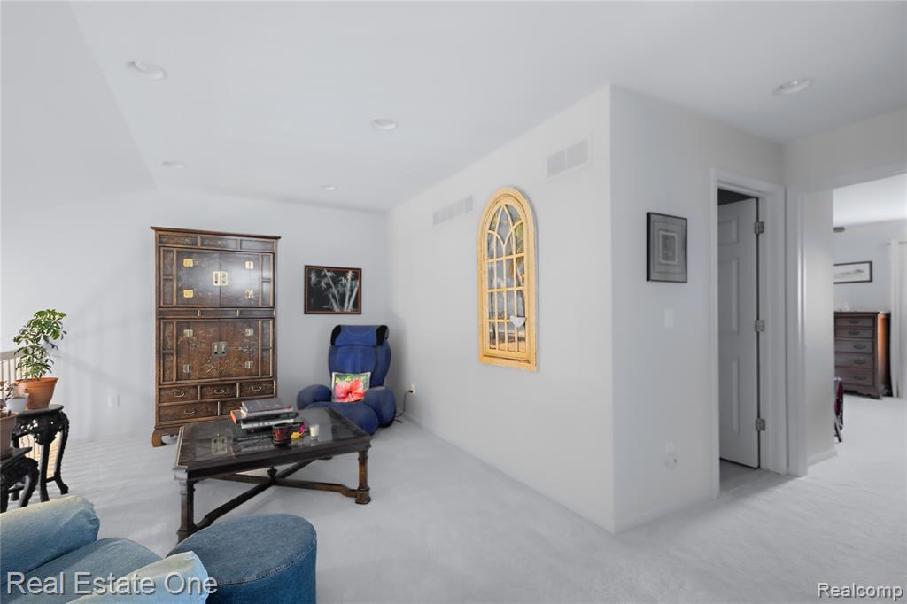 731 E Bluff Court, Rochester Hills, MI 48307 — Photo 12
