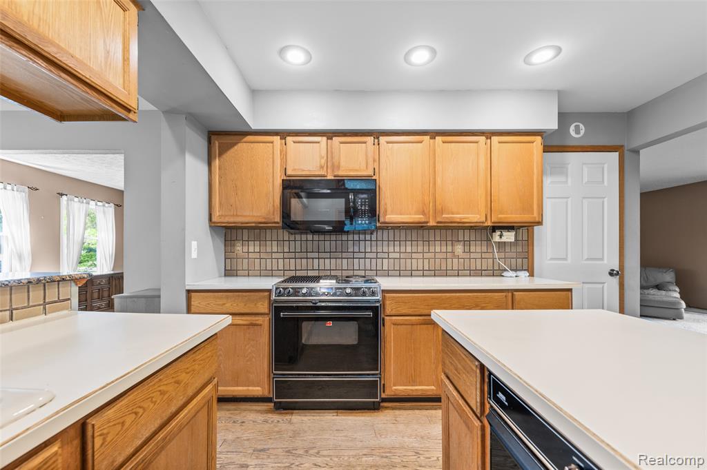 5138 Bayside Drive, Troy, MI 48098 — Photo 13