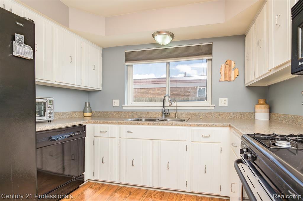 4939 Duchess Drive, Sterling Heights, MI 48310 — Photo 3