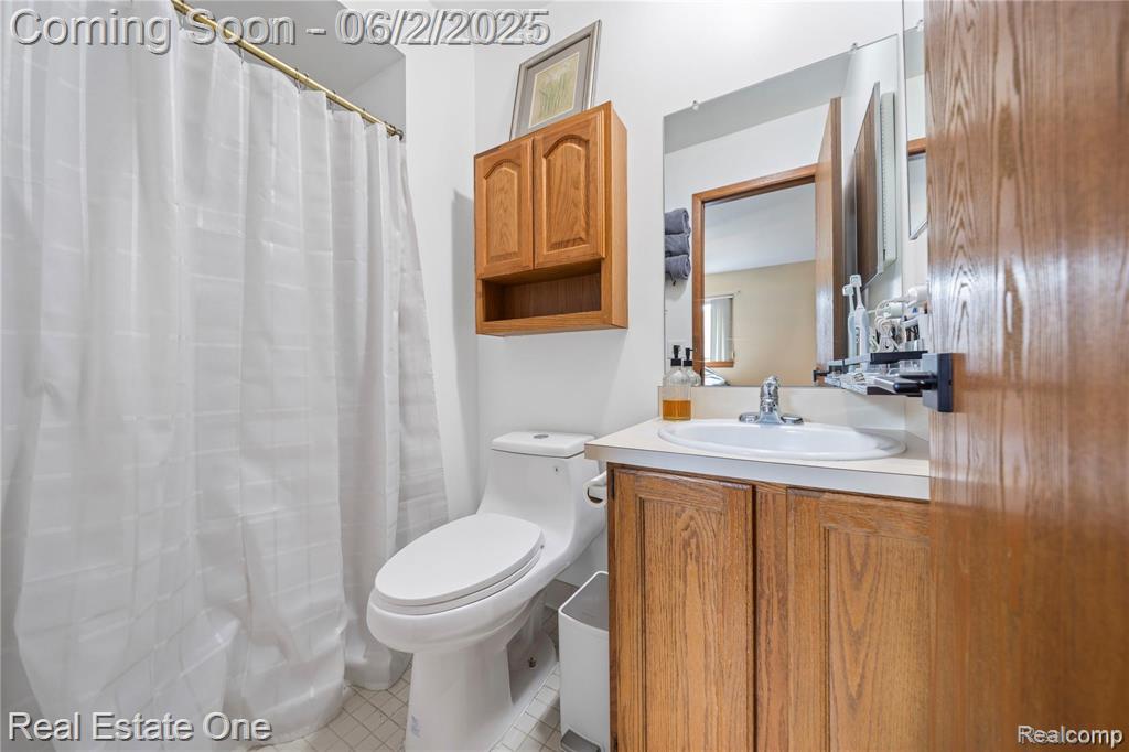 40252 Kraft Drive, Sterling Heights, MI 48310 — Photo 20