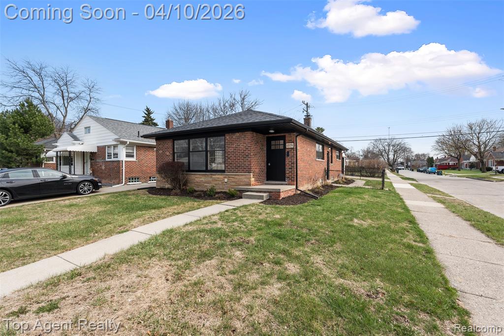 12751 Oak Park Boulevard, Oak Park, MI 48237 — Photo 3
