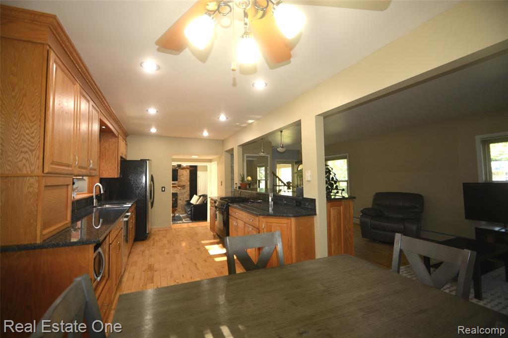 615 Willard Avenue, Rochester Hills, MI 48307 — Photo 10