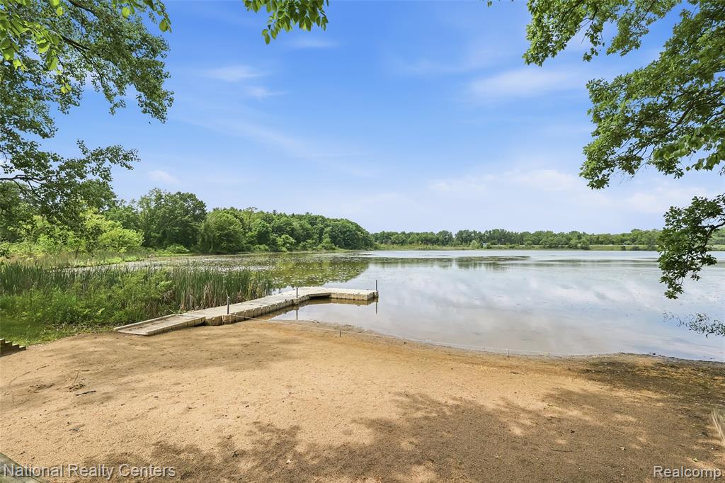 5905 High Pointe Court, Brighton, MI 48116 — Photo 16