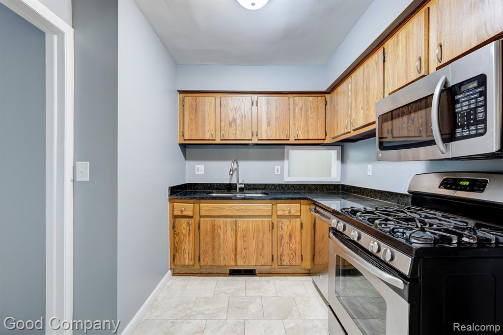 2030 WICKHAM Street, Royal Oak, MI 48073 — Photo 14