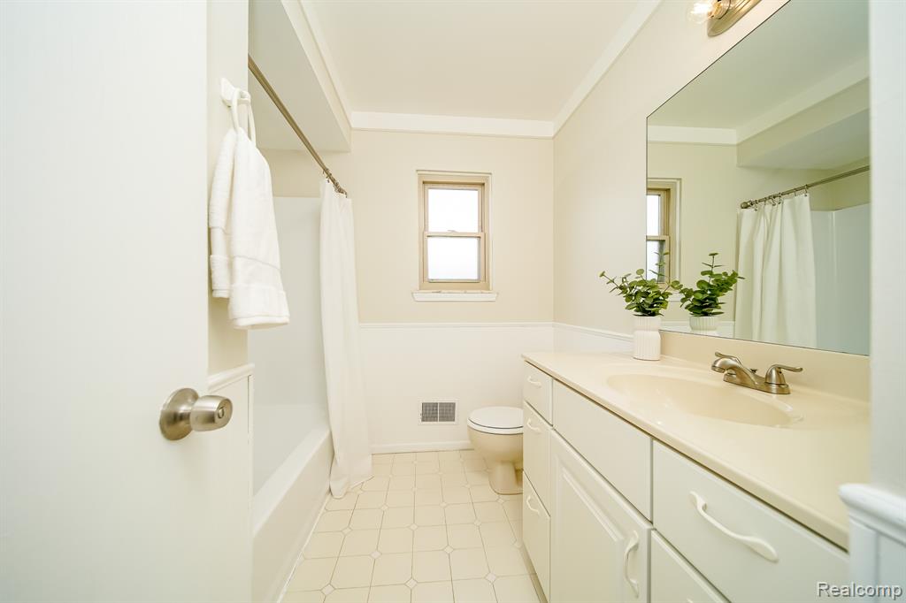 547 Orchard Street, Wyandotte, MI 48192 — Photo 44